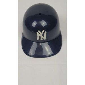 New York Yankees Batting Helemet. Vintage 1969 Made‎ In USA Batting Practice.